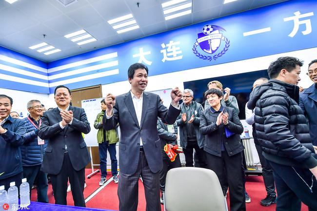 大连一方主帅召开集体军心饭局，备战下一场比赛的简单介绍